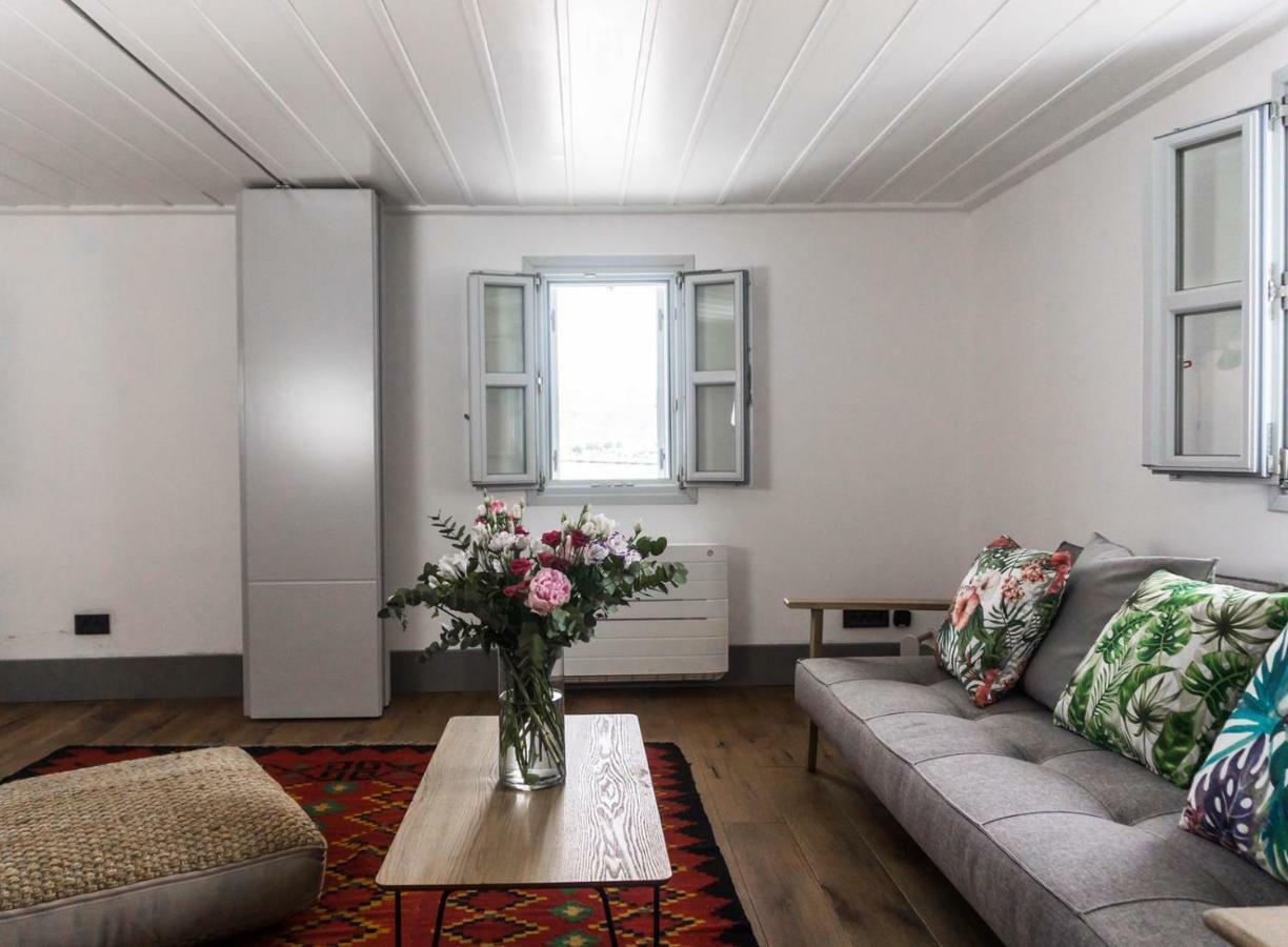 One Manto Square Apartment Mykonos Town ภายนอก รูปภาพ